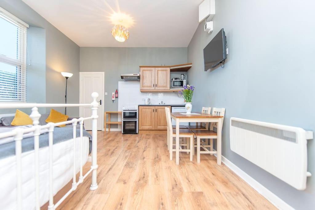 Clonbur House - Studio Village Apartment 戈尔韦 外观 照片